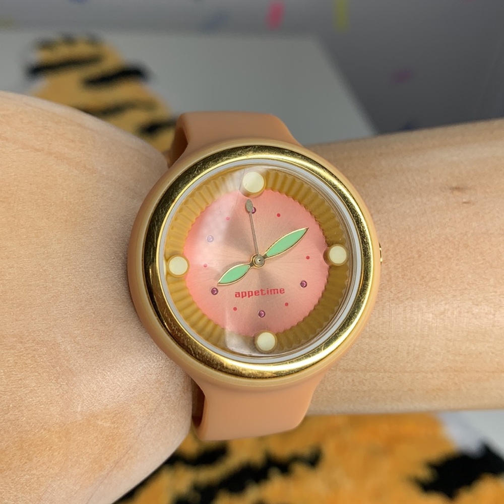 APPETIME - watch peach color with gold accents